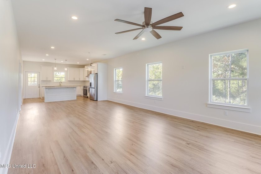 Experience coastal living with this new home that's just a 1/4 - photo 10