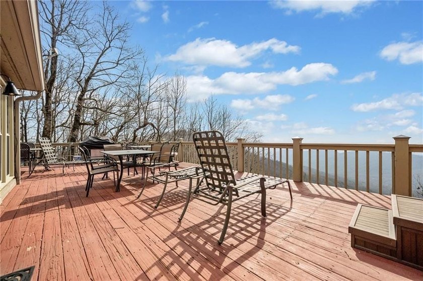 THAT VIEW . . . This perfect mountain cabin sits at over 3000 - photo 10