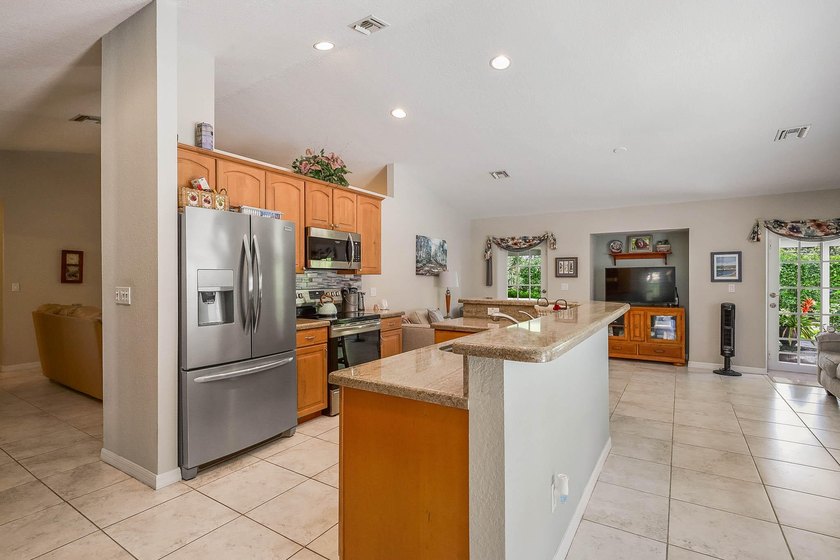 This fantastic pool home can now be yours. This CBS 3/2.5 plus - photo 8