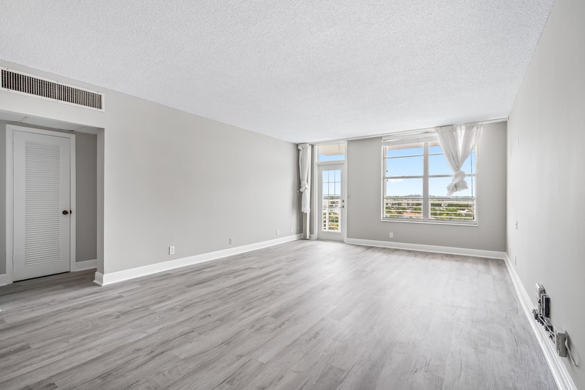 Welcome Home! This beautifully renovated, oversized condo is - photo 4