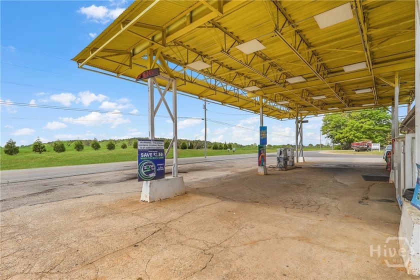 Located just off Interstate 20 in Buckhead, GA near Lake Oconee - photo 11