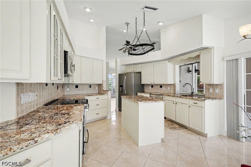 Welcome to Eagle Ridge! This beautifully maintained 3-bedroom, 2 - photo 12