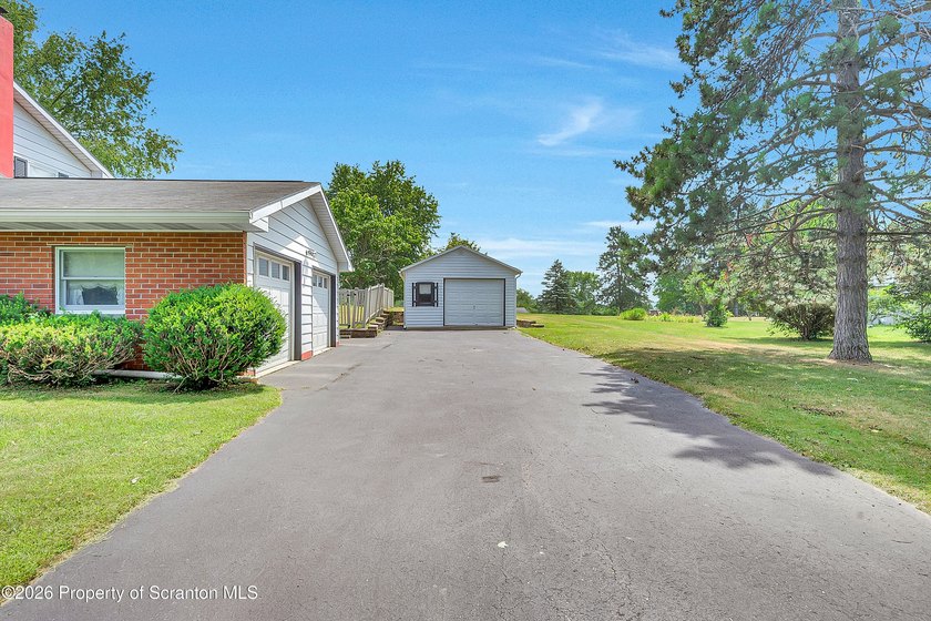 Enjoy comfortable living in this 3-bedroom, 1-bath bi-level home - photo 12