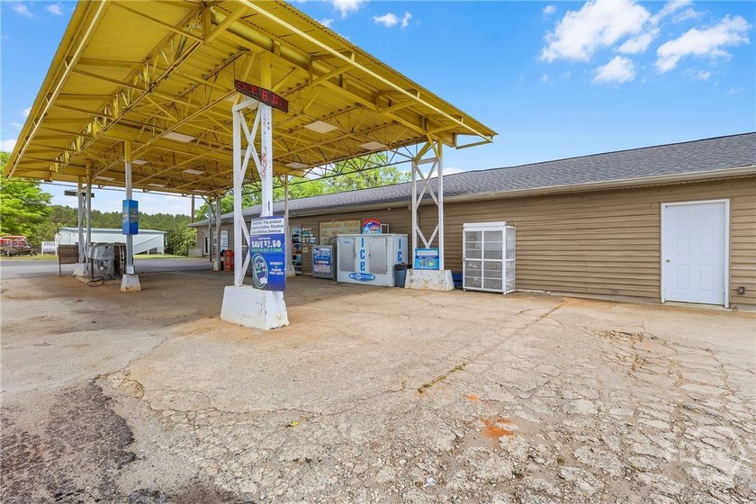 Located just off Interstate 20 in Buckhead, GA near Lake Oconee - photo 15