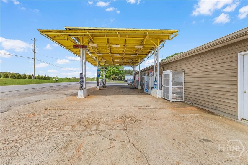 Located just off Interstate 20 in Buckhead, GA near Lake Oconee - photo 17