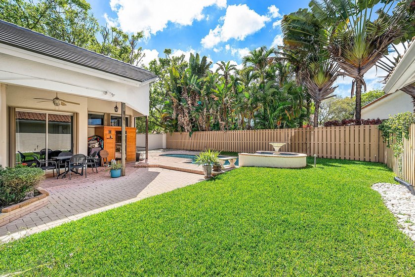 Updated 3 BD 3 BA home with bright, inviting living spaces and - photo 20