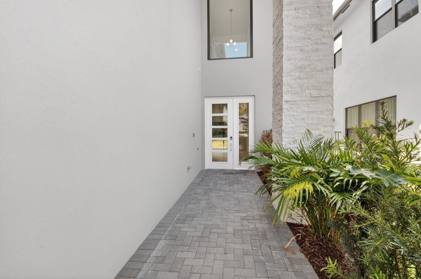 Brand new, never lived in residence in the Lotus Edge community! - photo 3
