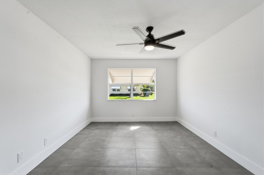 Fully renovated 2 bedroom, 2 bathroom corner villa located - photo 14