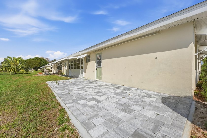 Fully renovated 2 bedroom, 2 bathroom corner villa located - photo 27