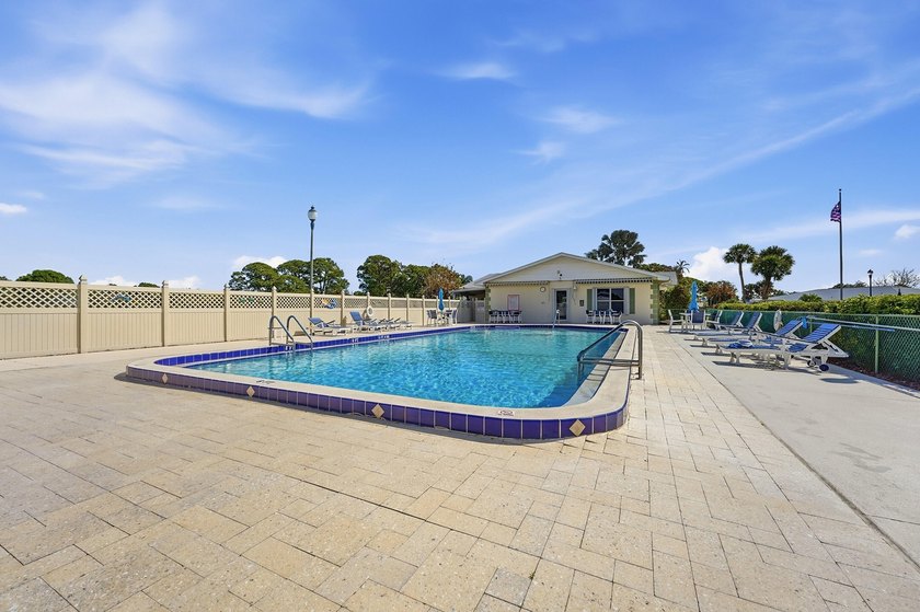 Fully renovated 2 bedroom, 2 bathroom corner villa located - photo 29