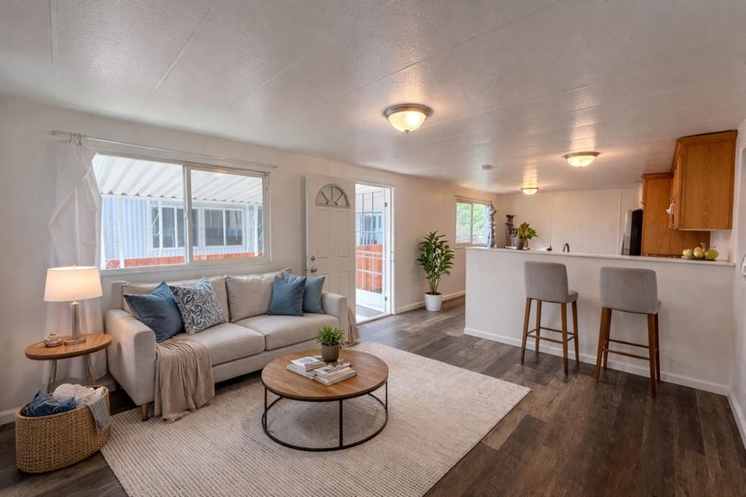 Updated 2-bedroom, 1-bathroom mobile home located in the Golden - photo 2