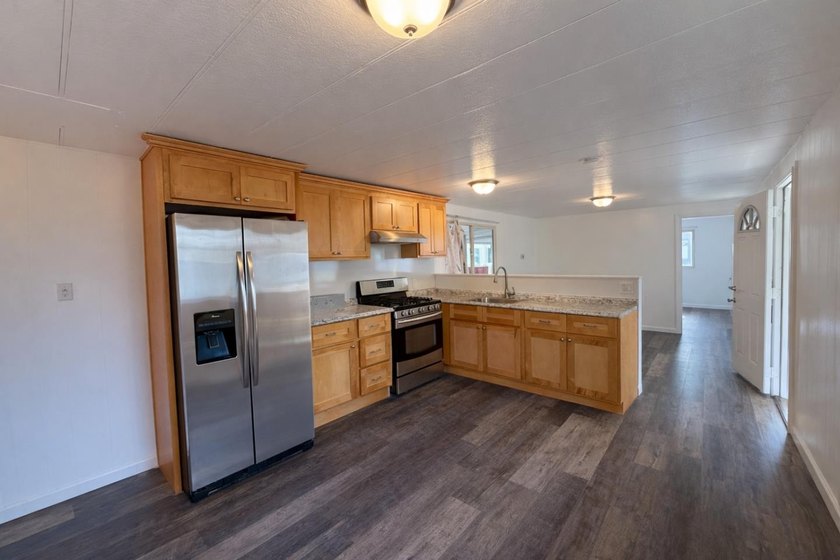 Updated 2-bedroom, 1-bathroom mobile home located in the Golden - photo 3