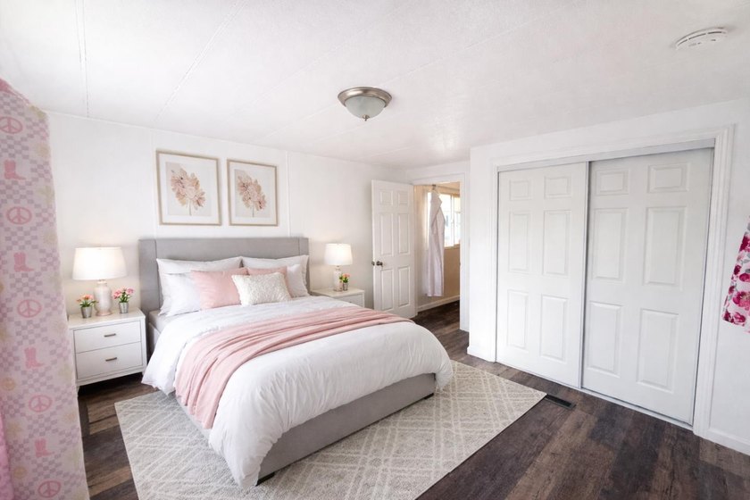 Updated 2-bedroom, 1-bathroom mobile home located in the Golden - photo 4
