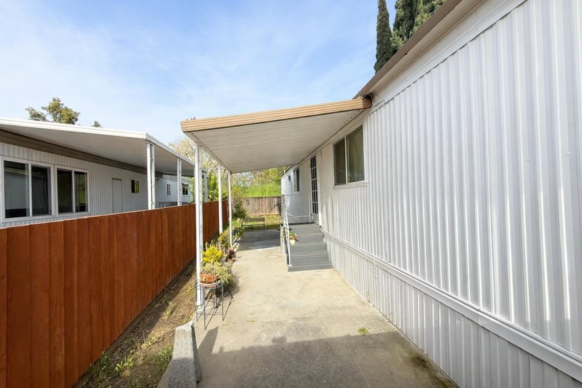 Updated 2-bedroom, 1-bathroom mobile home located in the Golden - photo 10