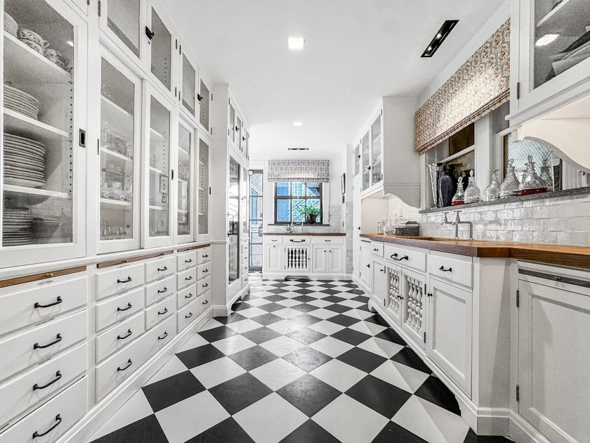 One of Chicago's finest cooperative residences, this - photo 14