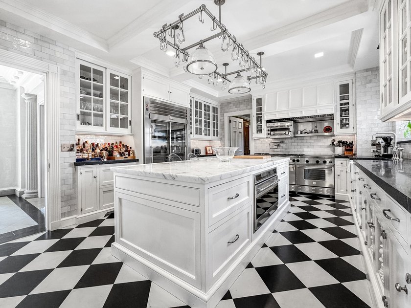One of Chicago's finest cooperative residences, this - photo 15