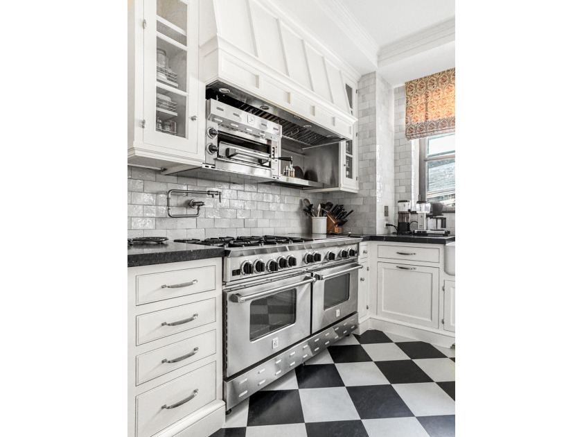 One of Chicago's finest cooperative residences, this - photo 17