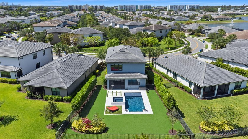 Discover this stunning 3BR/2.5BA pool home in the sought-after - photo 11