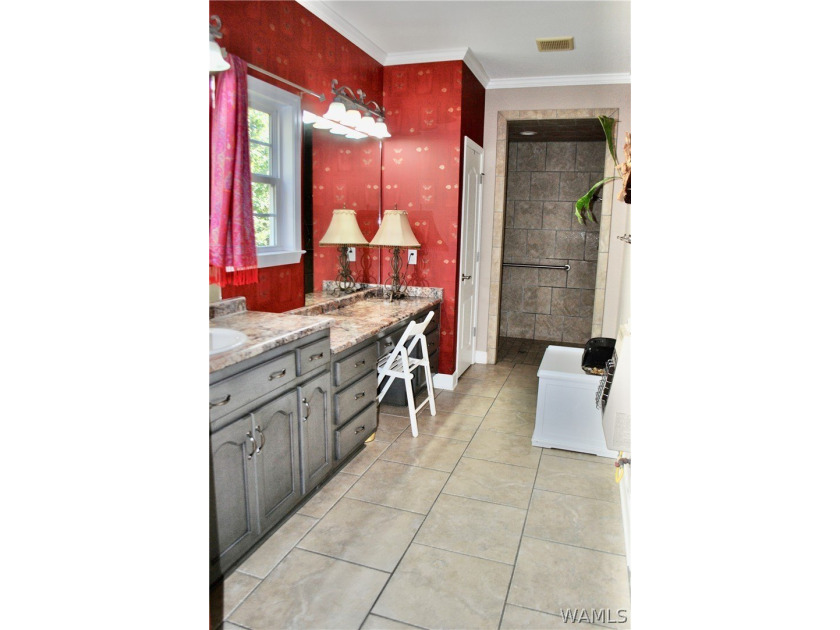 Immaculate custom-built, single level, handicap accessible home - photo 27