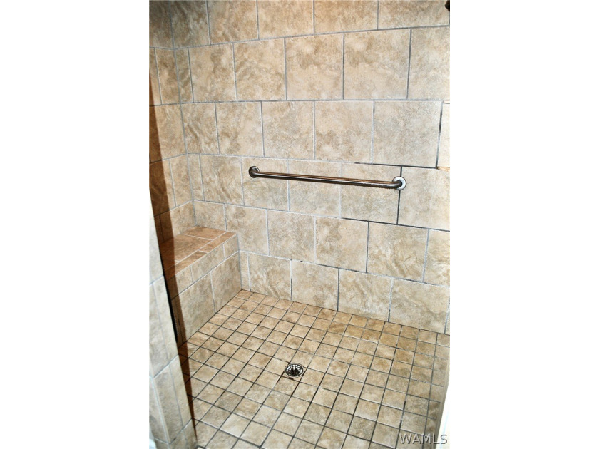 Immaculate custom-built, single level, handicap accessible home - photo 29