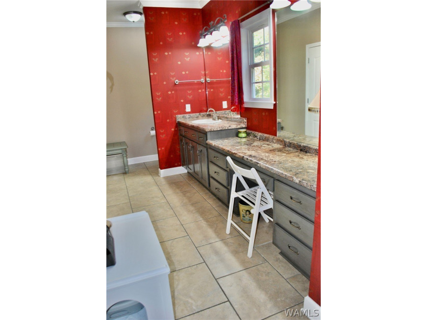 Immaculate custom-built, single level, handicap accessible home - photo 30