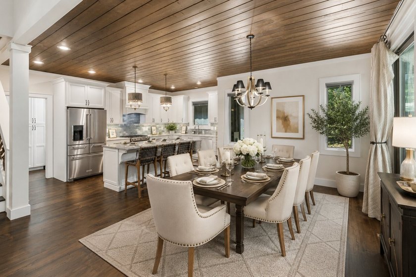 Thoughtfully built by renowned Ferncreek Builders, this - photo 14