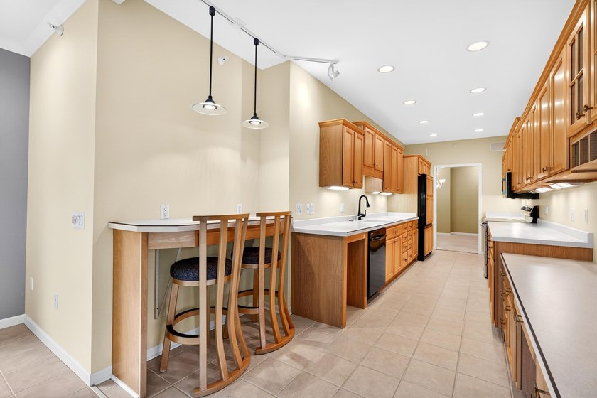 Beautiful luxury condominium home in East Madison's sought after - photo 16