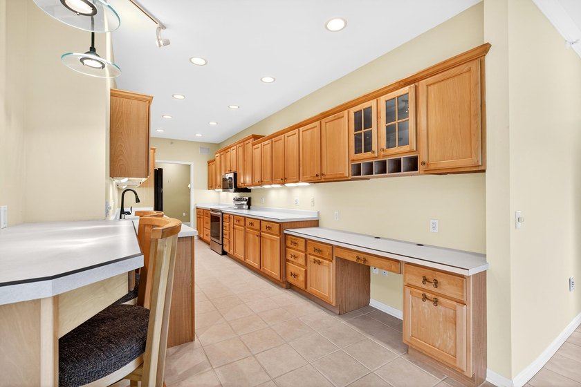 Beautiful luxury condominium home in East Madison's sought after - photo 17
