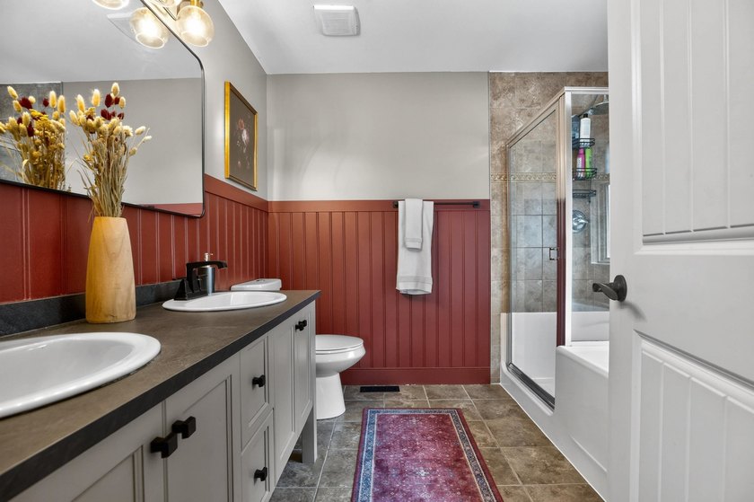 Fabulous 3400 sq ft home in Clayton Heights! Kitchen boasts - photo 25