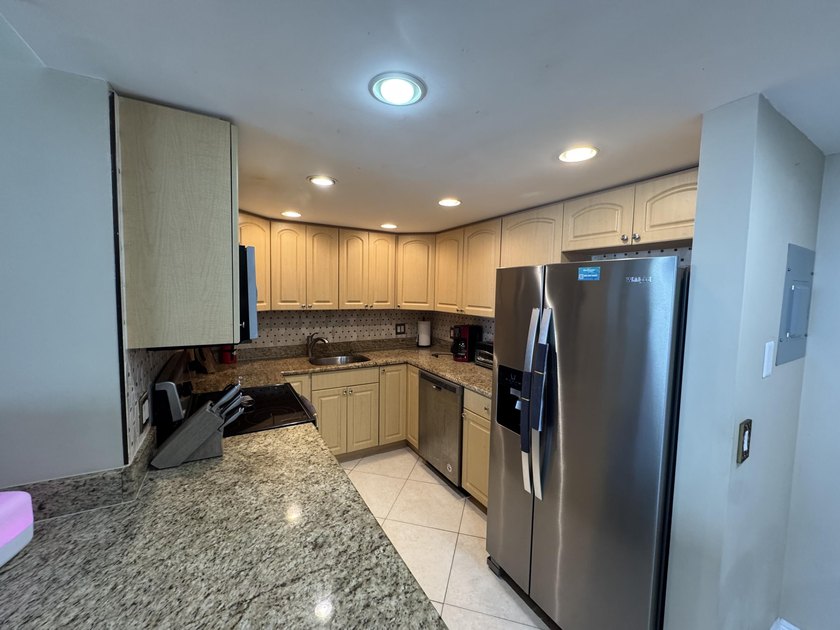 Welcome to this well-appointed 2/2 unit located in the Gemini in - photo 9