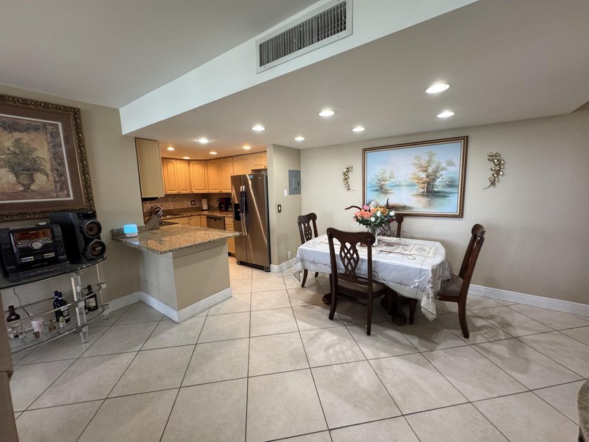 Welcome to this well-appointed 2/2 unit located in the Gemini in - photo 10