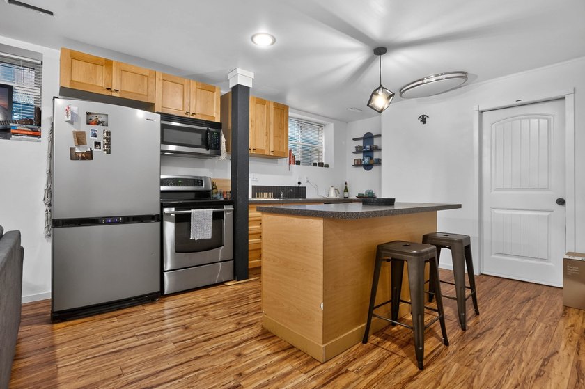 Fabulous 3400 sq ft home in Clayton Heights! Kitchen boasts - photo 32