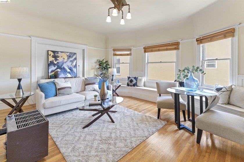 A 1909 Victorian fourplex in the heart of downtown Oakland - photo 3