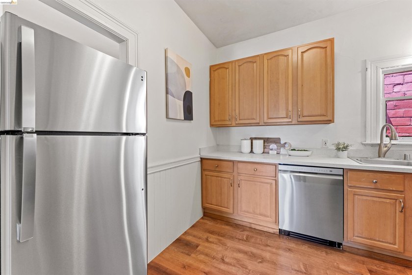 A 1909 Victorian fourplex in the heart of downtown Oakland - photo 4