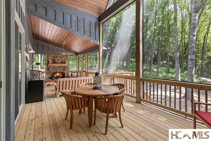 Thoughtfully built by renowned Ferncreek Builders, this - photo 34