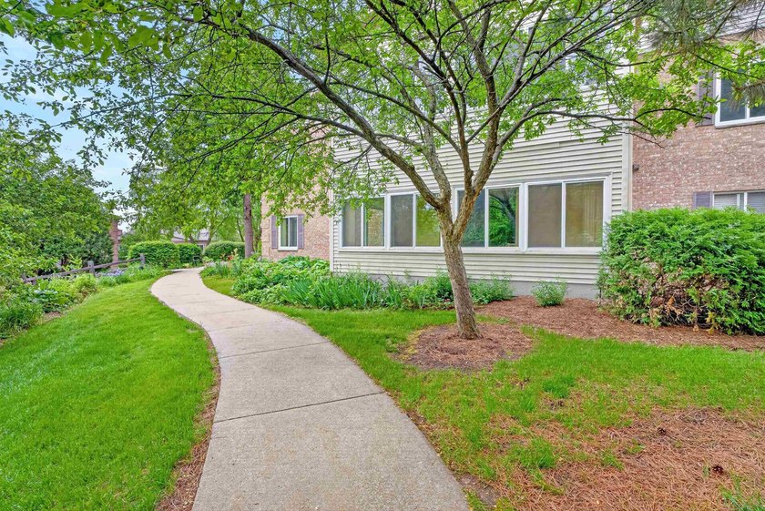 Beautiful luxury condominium home in East Madison's sought after - photo 35