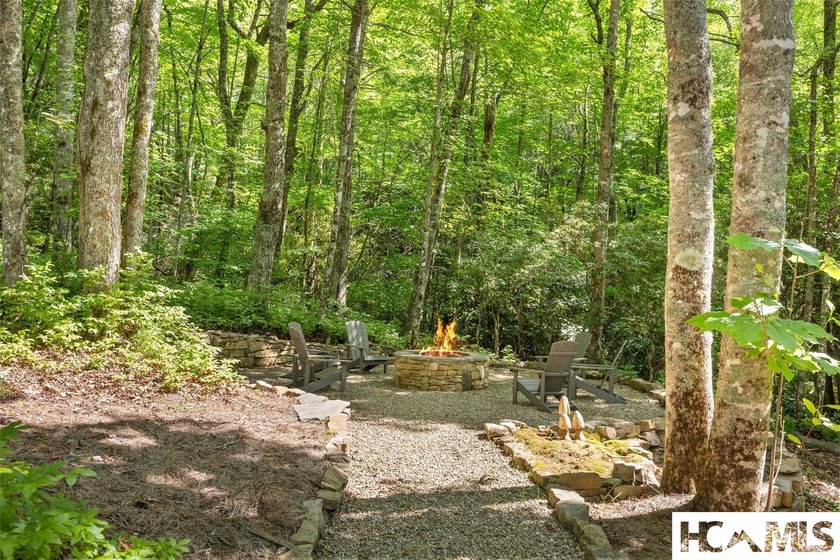 Thoughtfully built by renowned Ferncreek Builders, this - photo 38