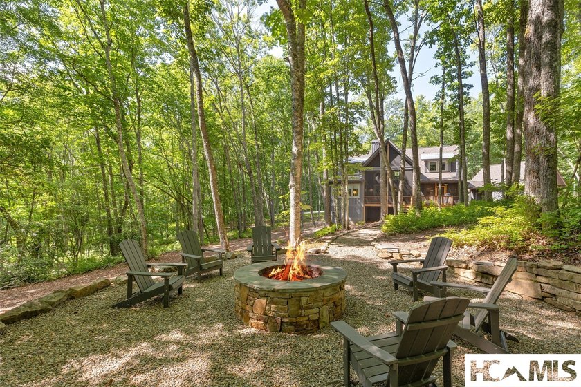 Thoughtfully built by renowned Ferncreek Builders, this - photo 39