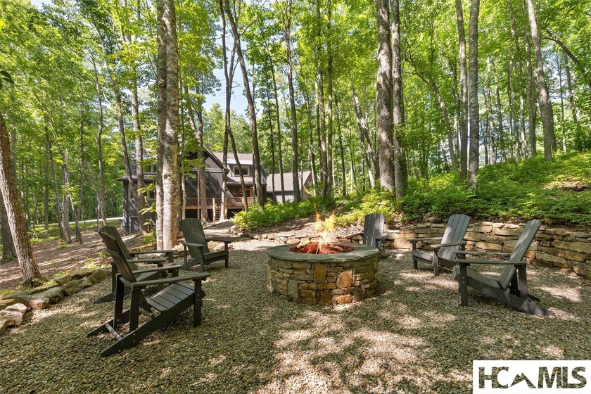 Thoughtfully built by renowned Ferncreek Builders, this - photo 40