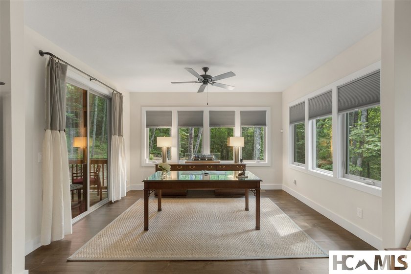 Thoughtfully built by renowned Ferncreek Builders, this - photo 46