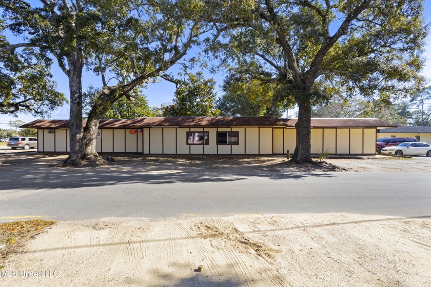 ATTENTION: HUGE PRICE IMPROVEMENT. MOTIVATED SELLER. Wants sold - photo 2