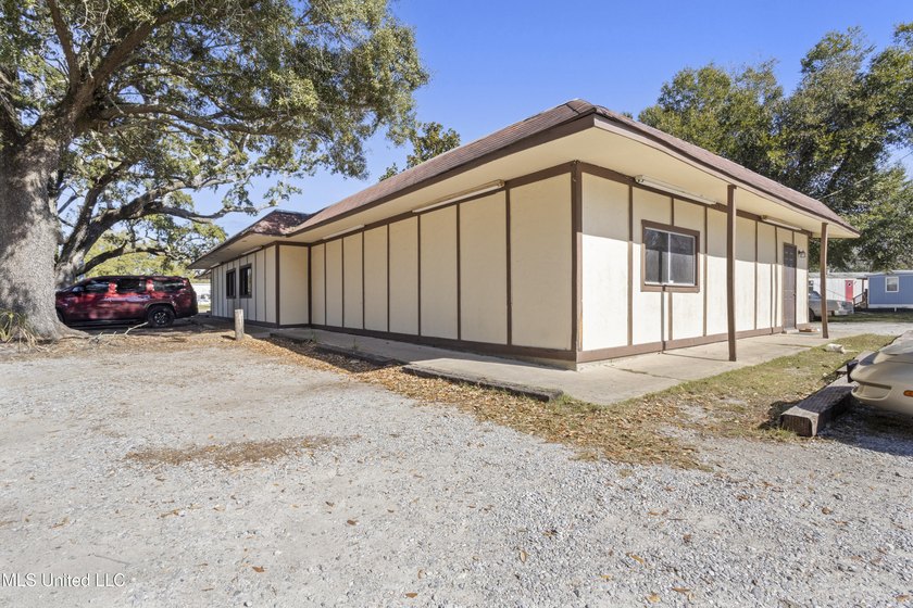 ATTENTION: HUGE PRICE IMPROVEMENT. MOTIVATED SELLER. Wants sold - photo 4