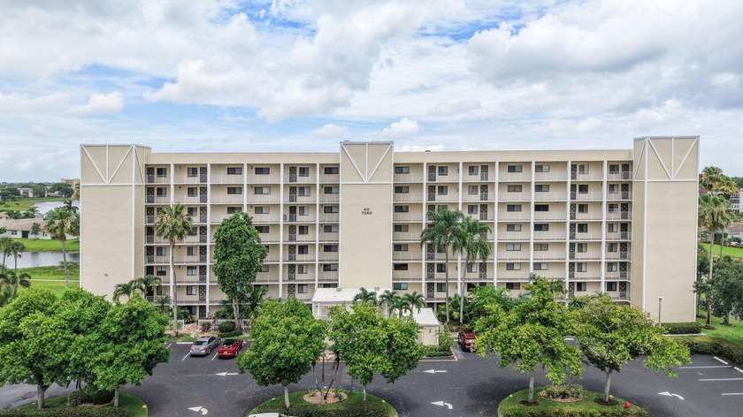 Beautifully updated condo in desirable Huntington Lakes - photo 2