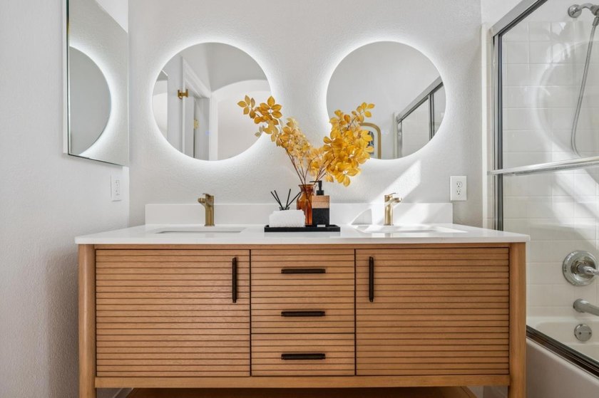 Gorgeous Remodeled Townhome - The Large Model at Parc Metro - - photo 23