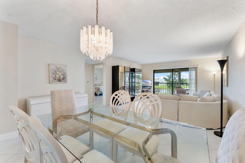 Beautifully updated condo in desirable Huntington Lakes - photo 4