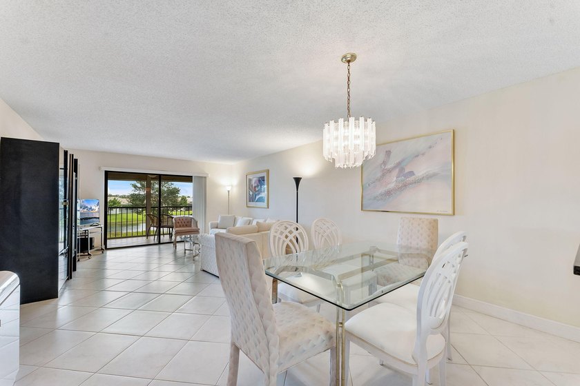 Beautifully updated condo in desirable Huntington Lakes - photo 9