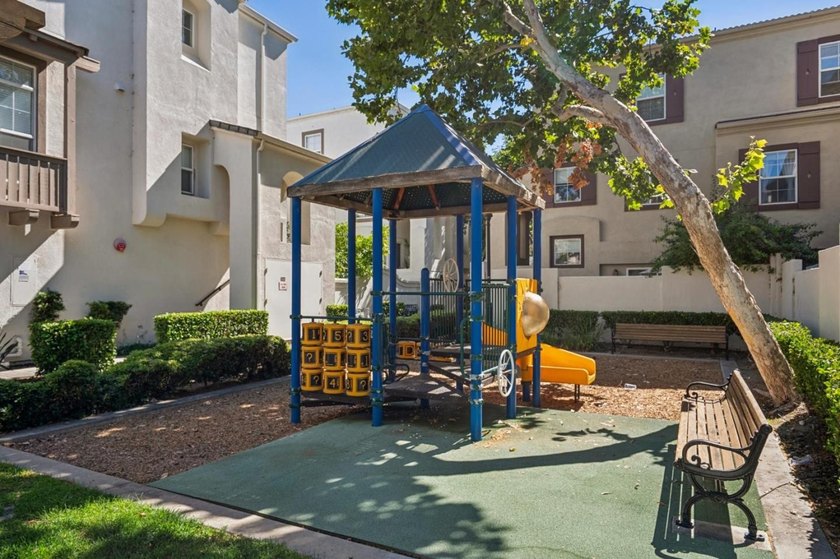 Gorgeous Remodeled Townhome - The Large Model at Parc Metro - - photo 36