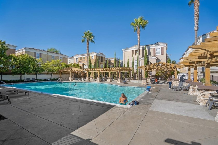 Gorgeous Remodeled Townhome - The Large Model at Parc Metro - - photo 41