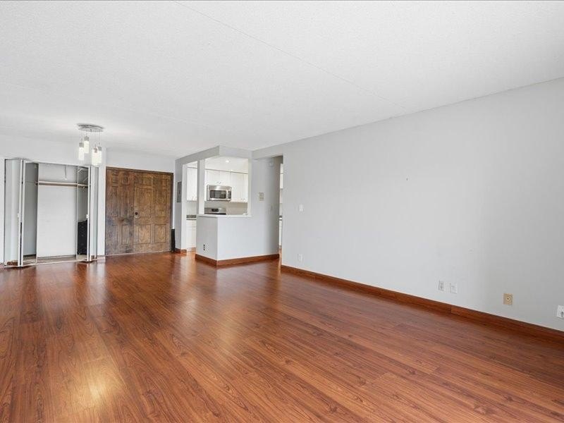 Move in ready 2 bedroom, 2 bath condo in desirable Edina - photo 2