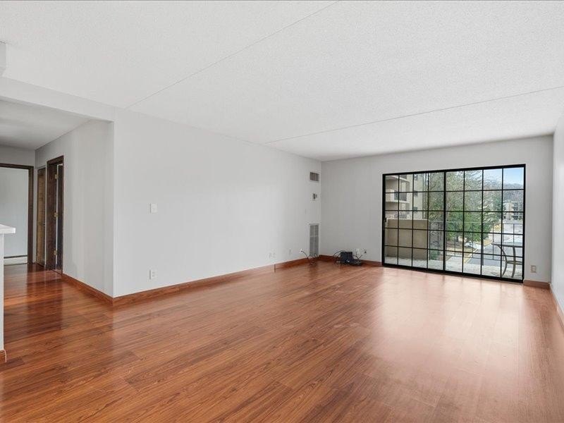 Move in ready 2 bedroom, 2 bath condo in desirable Edina - photo 3